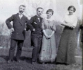 1900-1907 ca CHRISSY CROIL (m. Vlasto) PHOTOGRAPHS OF CROIL AND MITCHELL FAMILY Unidentified relations perhaps In or near Milwaukee or the St Lawrence River near Montreal 04